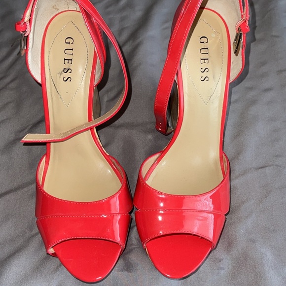 *Great Condition* PLEASE BUY, moving! Sz 9.5 Guess Bright Coral Wedges - Picture 2 of 5